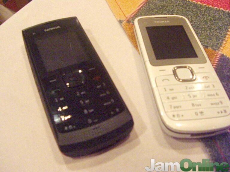 The Nokia C2-00 and X1-01 Review and Hands-on