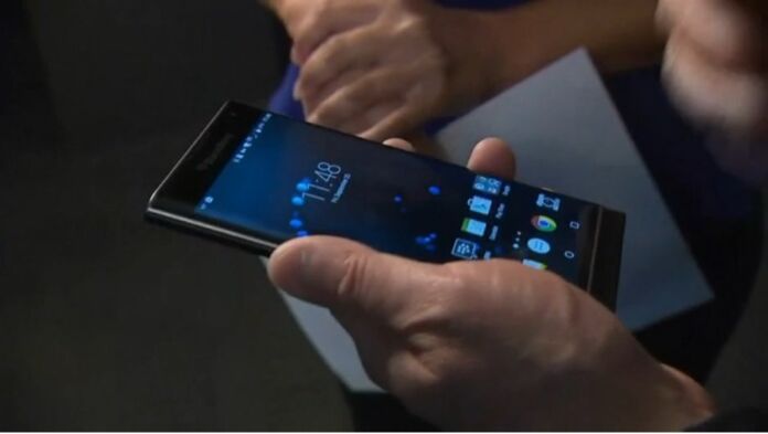 Blackberry Priv demoed on video