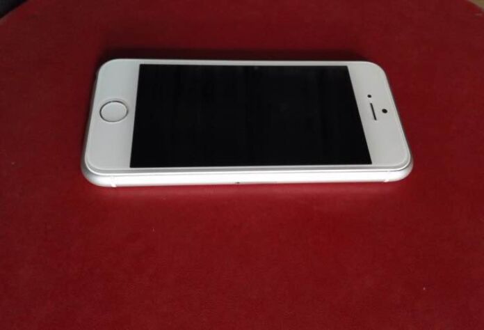 iPhone 6c dummy unit leaks out, packs a 4-inch display