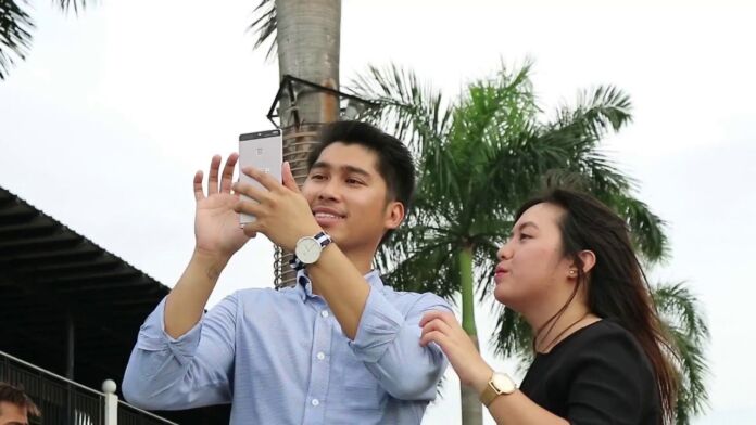 It takes two: Find out which smartphone has the best dual lens camera feature!