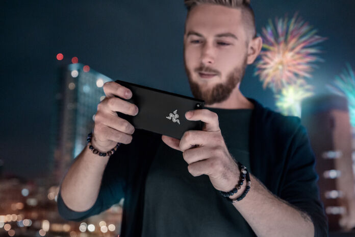 Razer Phone is a Basic Flagship smartphone with 120Hz Display