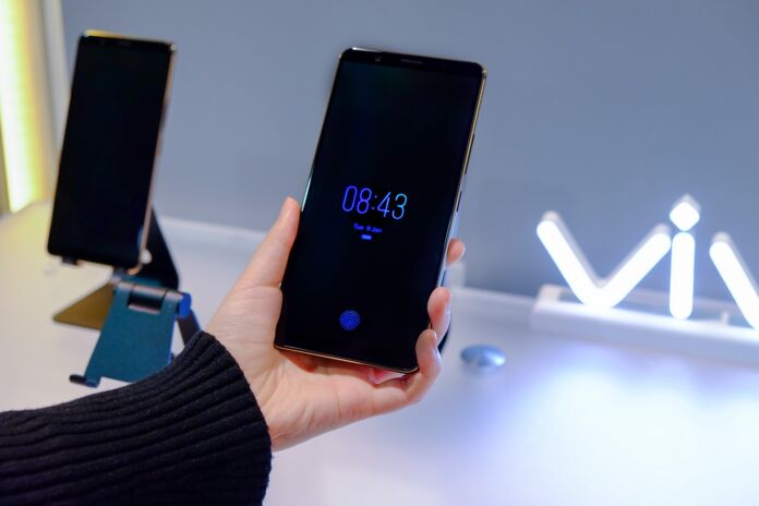 Vivo Unveils First smartphone with In-Display Fingerprint Scanner