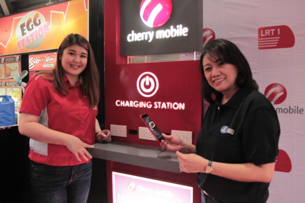 Making Life Easier  Cherry Mobiles COO Michelle Ngu Cinco left together with LRMC Head of Corporate Communications Rochelle Gamboa right officially opened the Cherry Mobile charging kiosks located at 