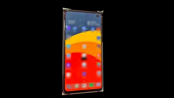 Samsung Galaxy S10 Leak Photo shows Punch-Hole display