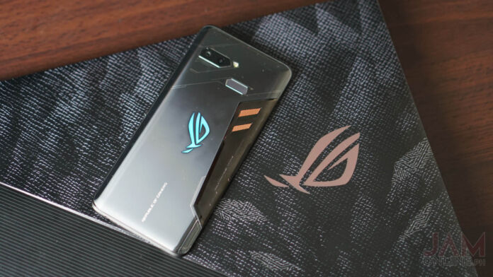 ASUS ROG Phone and Accessories Review