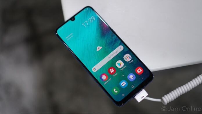 Samsung Galaxy A50 is now down to Php15,990