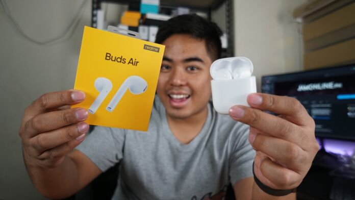 realme Buds Air Unboxing and Hands-on video
