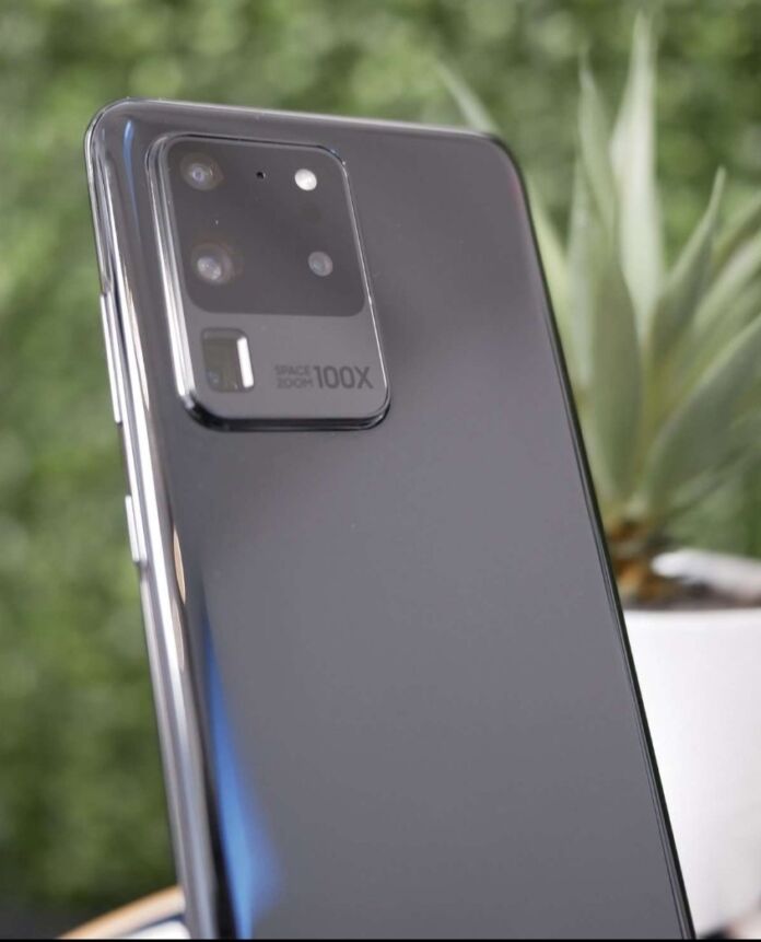 Samsung Galaxy S20 Ultra Live image shows a large camera setup