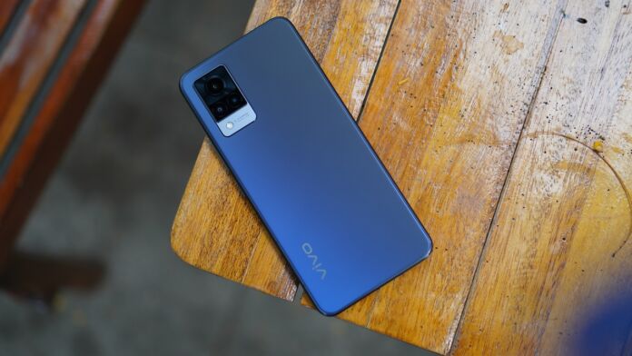 Get premium freebies when you pre-order a vivo V21 Series smartphone