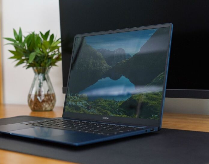 Here’s are some live photos of the realme Book