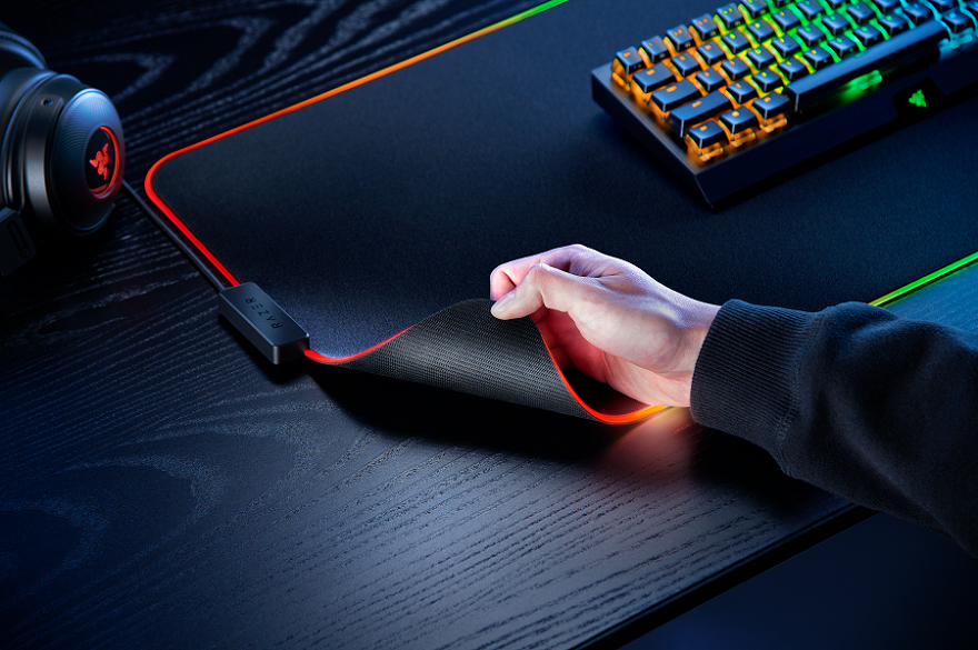 Razer Strider Chroma, Goliathus Chroma 3XL gaming mouse mats