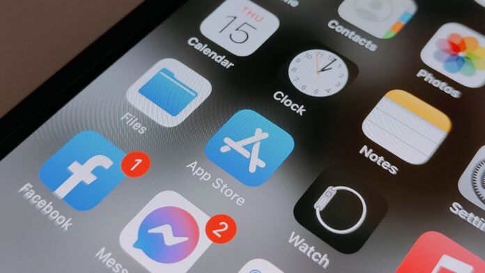 Analyst: Apple will open iOS to third party app stores