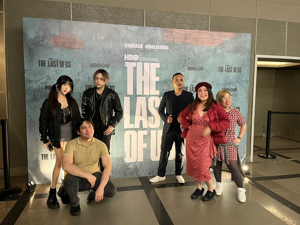 The Last of Us News on X: First look! Nico Parker (Sarah), Bella Ramsey  (Ellie), Pedro Pascal (Joel) and Nick Offerman (Bill) in HBO's The Last of  Us!  / X