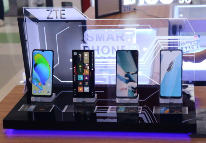 ZTE opens first kiosk in PH, offers big discounts