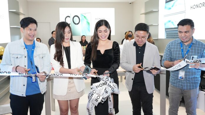 HONOR opens 7th experience store in SM City North EDSA