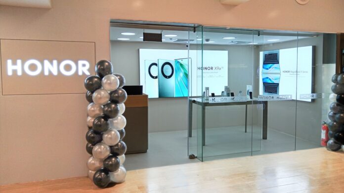 HONOR opens new experience store in SM City Makati