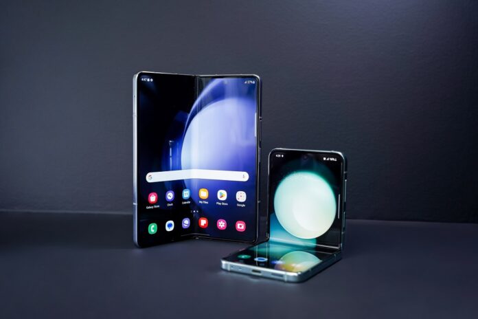 Samsung aims to ship 20M foldable phones in 2024