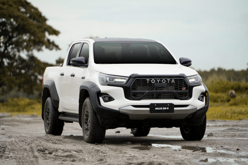 New Hilux GR S