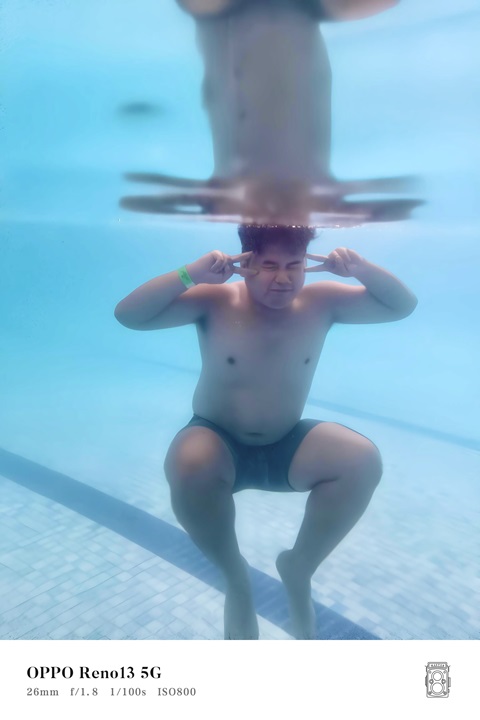 OPPO Reno13 5G Underwater Shot