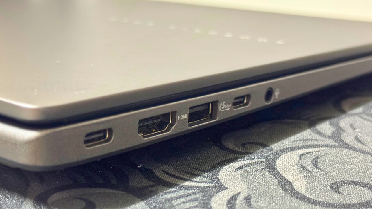 ASUS Vivobook S Review Port
