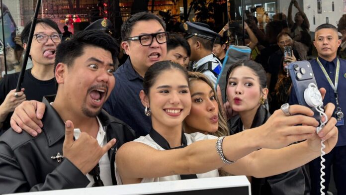 iStudio Plus welcomes iPhone 17 series with blockbuster Midnight Launch