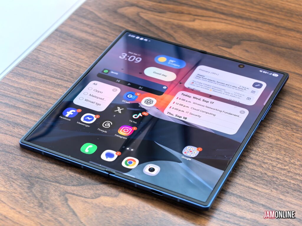 Samsung Galaxy Z Fold months later ()