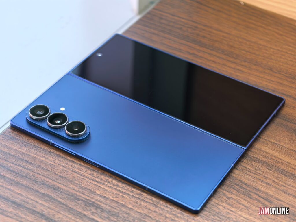 Samsung Galaxy Z Fold months later ()