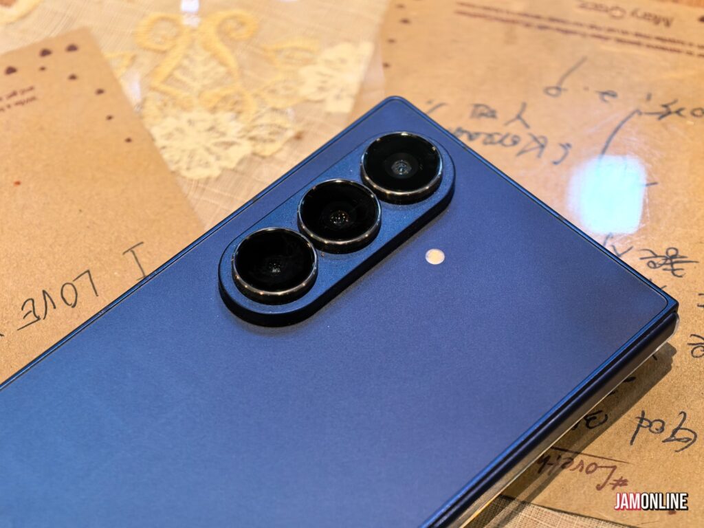 Samsung Galaxy Z Fold months later ()