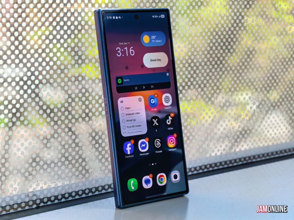 Samsung Galaxy Z Fold months later ()