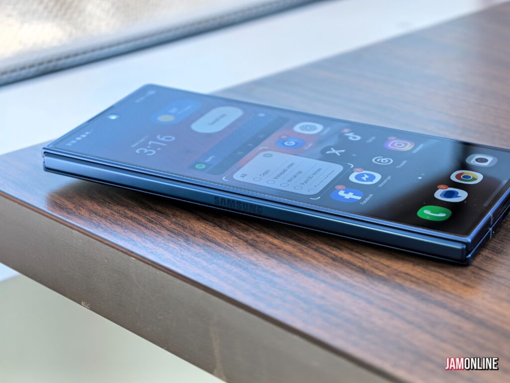 Samsung Galaxy Z Fold months later ()