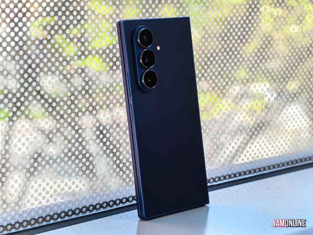 Samsung Galaxy Z Fold months later ()