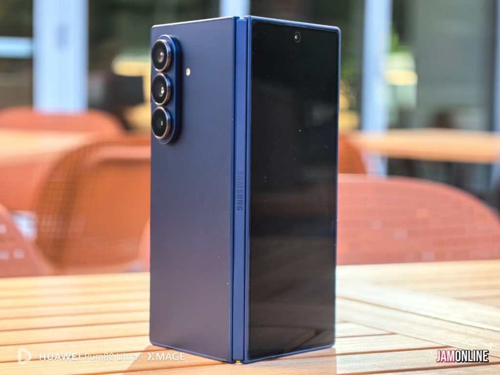 Samsung Galaxy Z Fold months later ()