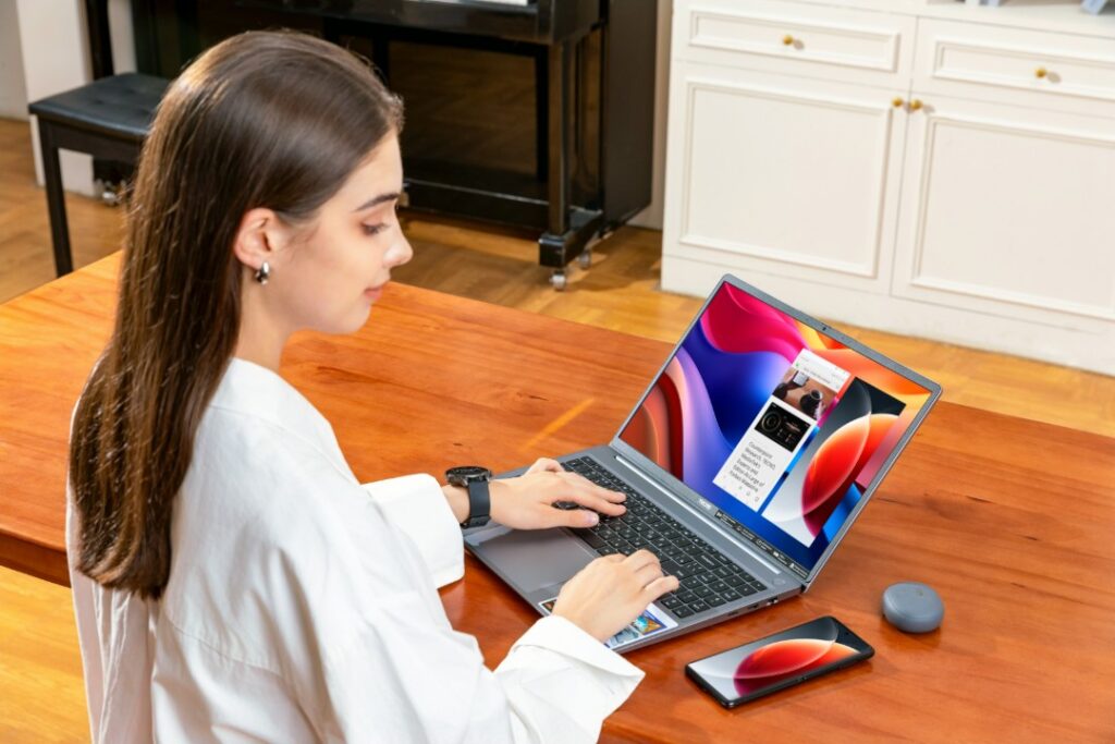 TECNO MEGABOOK K Series ()