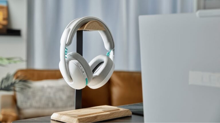 Logitech has expanded its gaming audio lineup in the Philippines with the launch of the Logitech G LIGHTSPEED Wireless Gaming Headset