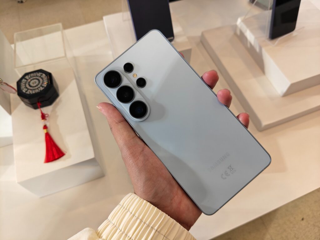 Samsung Galaxy S () Samsung Galaxy S ()