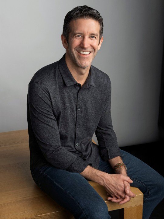 Apple Names John Ternus as Next CEO, Tim Cook Moves to Executive Chairman