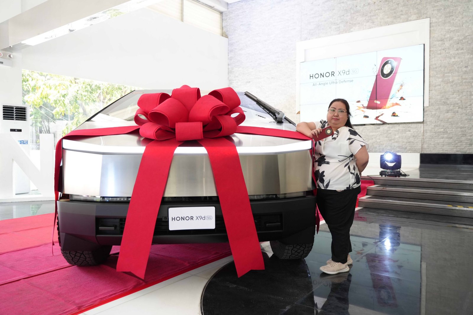HONOR awards Tesla Cybertruck to X9d 5G promo winner in PH
