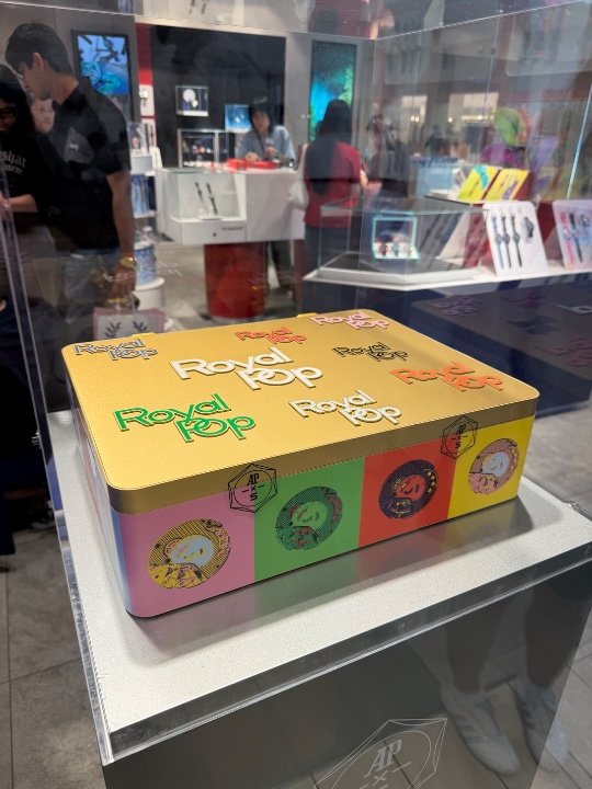Audemars Piguet x Swatch ‘Royal Pop’ teased, Calgary Swatch store display hints at possible colorways