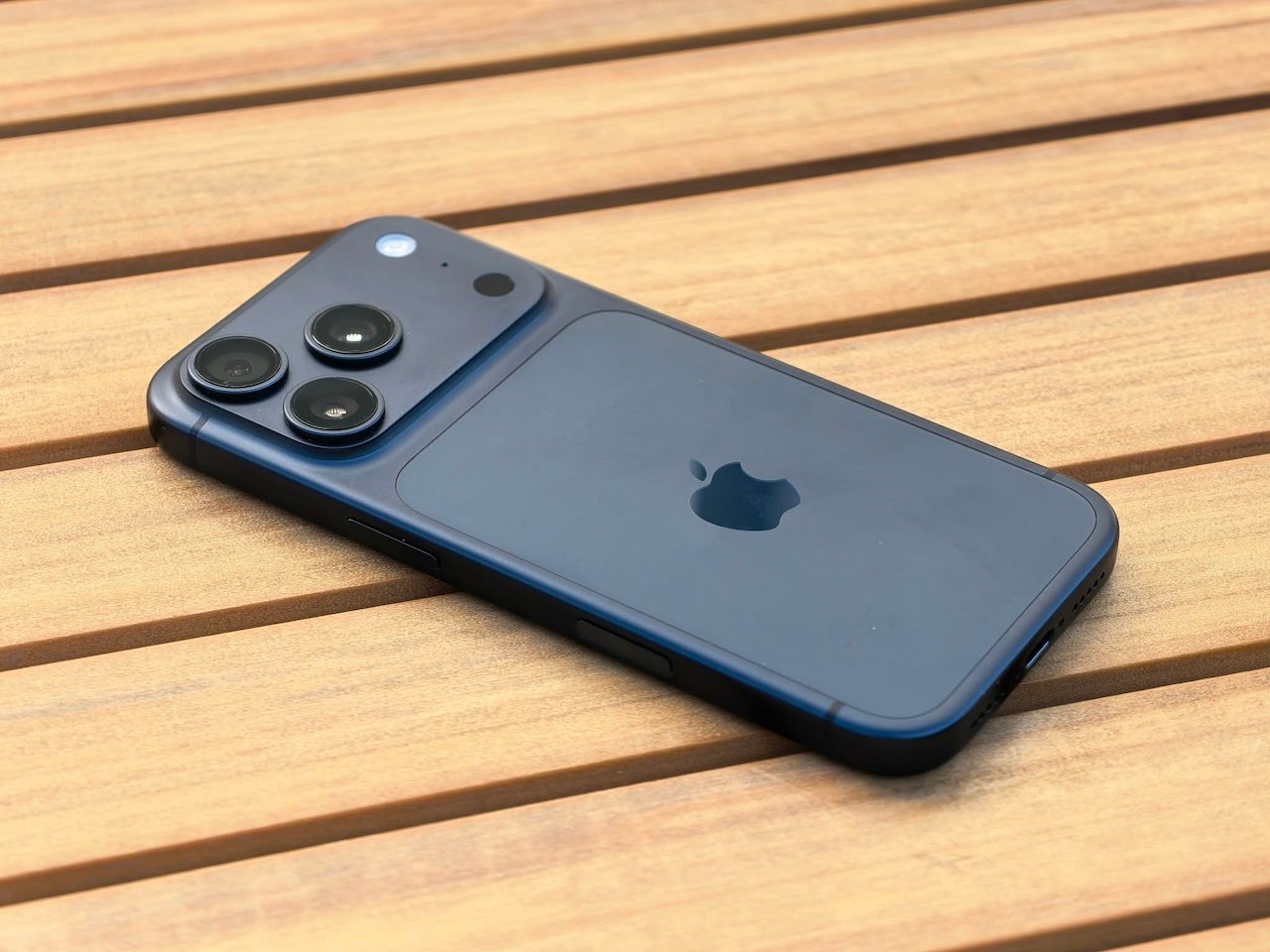 iPhone 17 Is the World’s Best-Selling Smartphone in Q1 2026