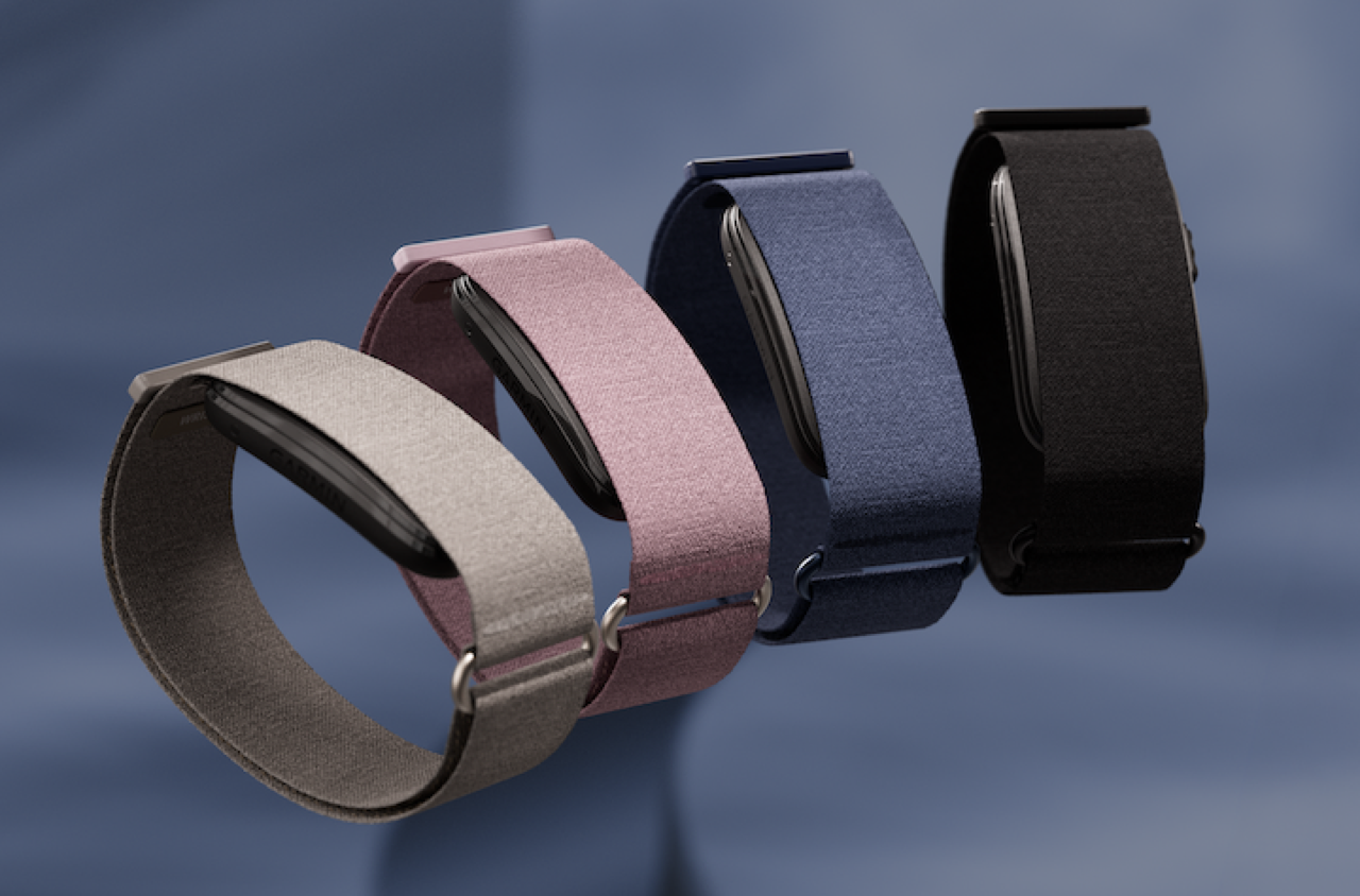 Garmin CIRQA Smart Band mockup on wrist