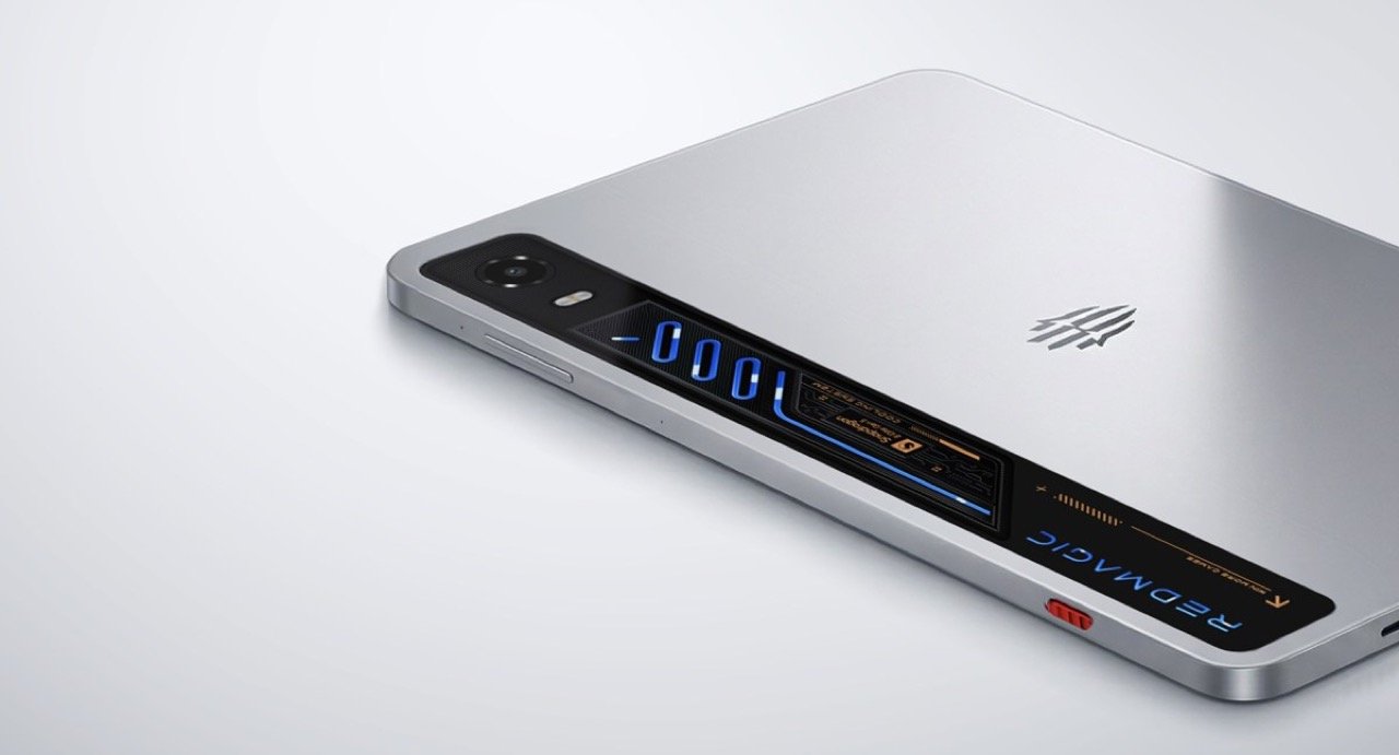 RedMagic Astra 2 side-mounted landscape USB-C port