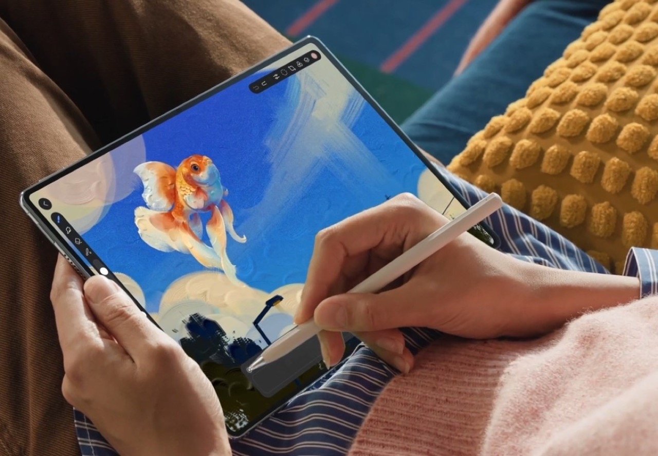 HUAWEI MatePad Pro 12 in Blue and Space Gray color finishes
