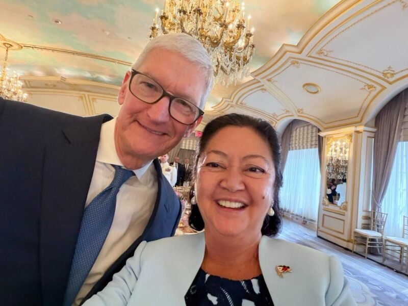 First Lady Liza Marcos Gets Sneak Peek of Foldable iPhone Duo from Apple’s Tim Cook