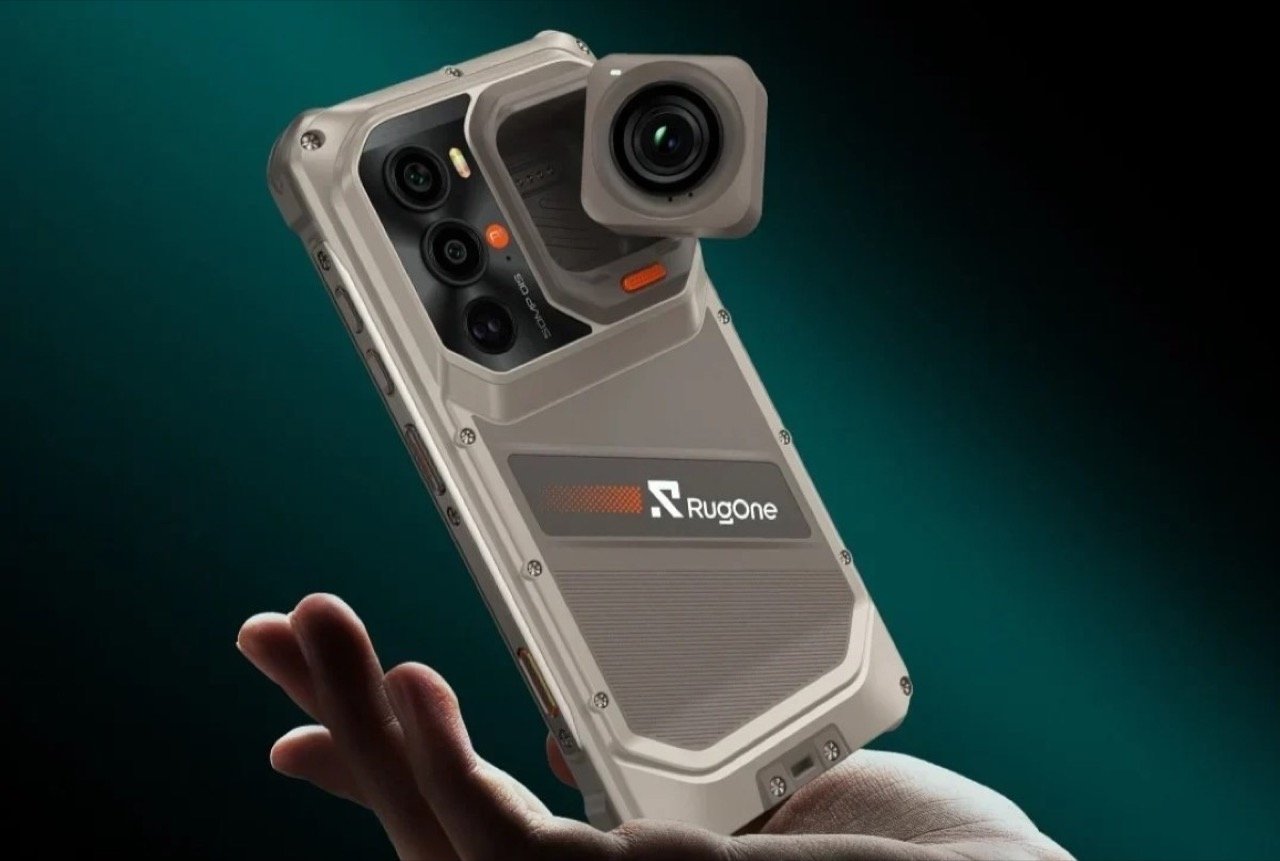 RugOne Xsnap 7 Pro highlighting the magnetically detachable cube action camera