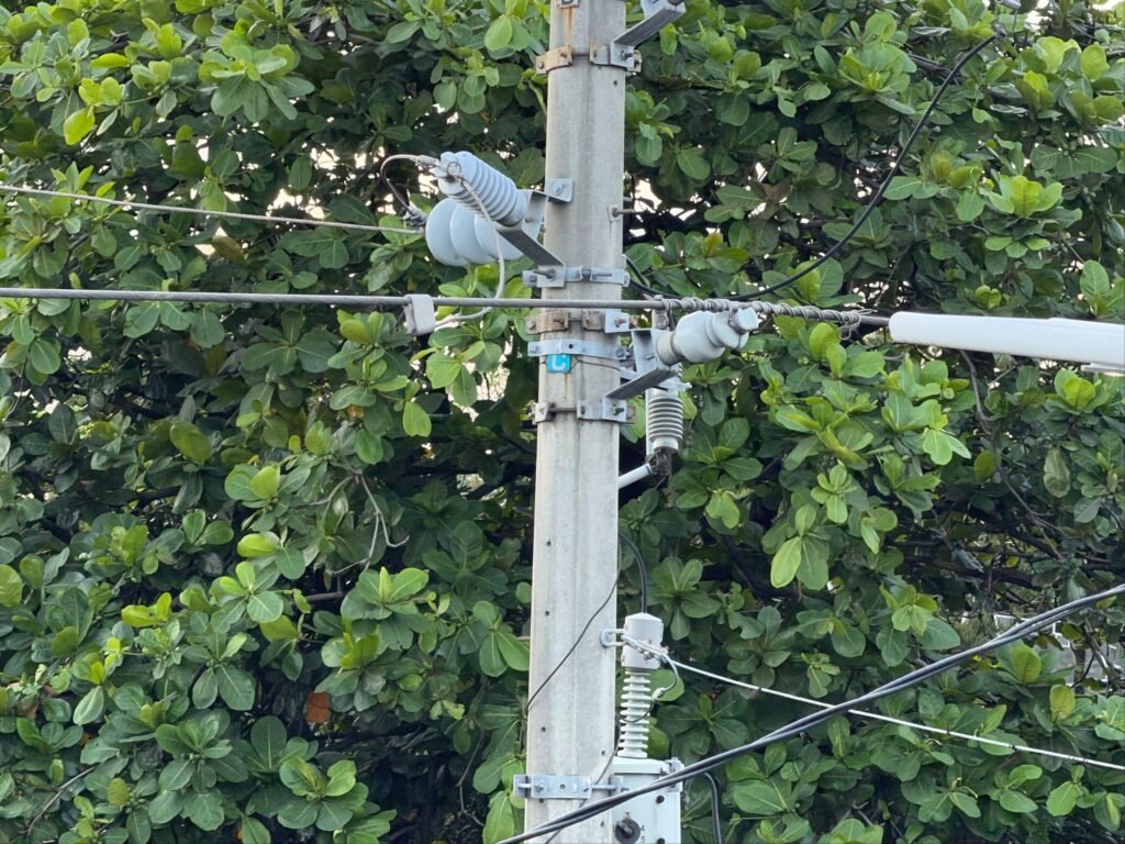 iPhone 18 Pro Max camera sample telephoto utility pole