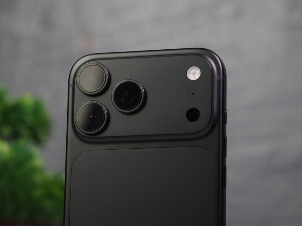 iPhone 18 Pro Max rear camera module with variable aperture